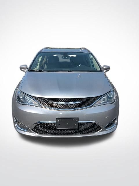 Used 2018 Chrysler Pacifica Touring-L FWD image 2