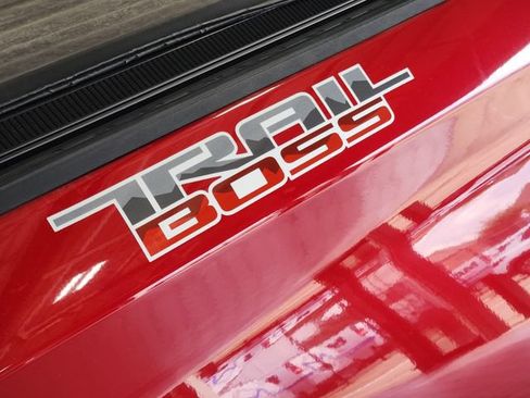 Used 2021 Chevrolet Silverado 1500 LT Trail Boss w/ Convenience Package II AWD/4WD image 10