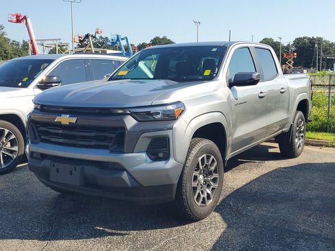 Used 2024 Chevrolet Colorado LT w/ LT Convenience Package III RWD image 2