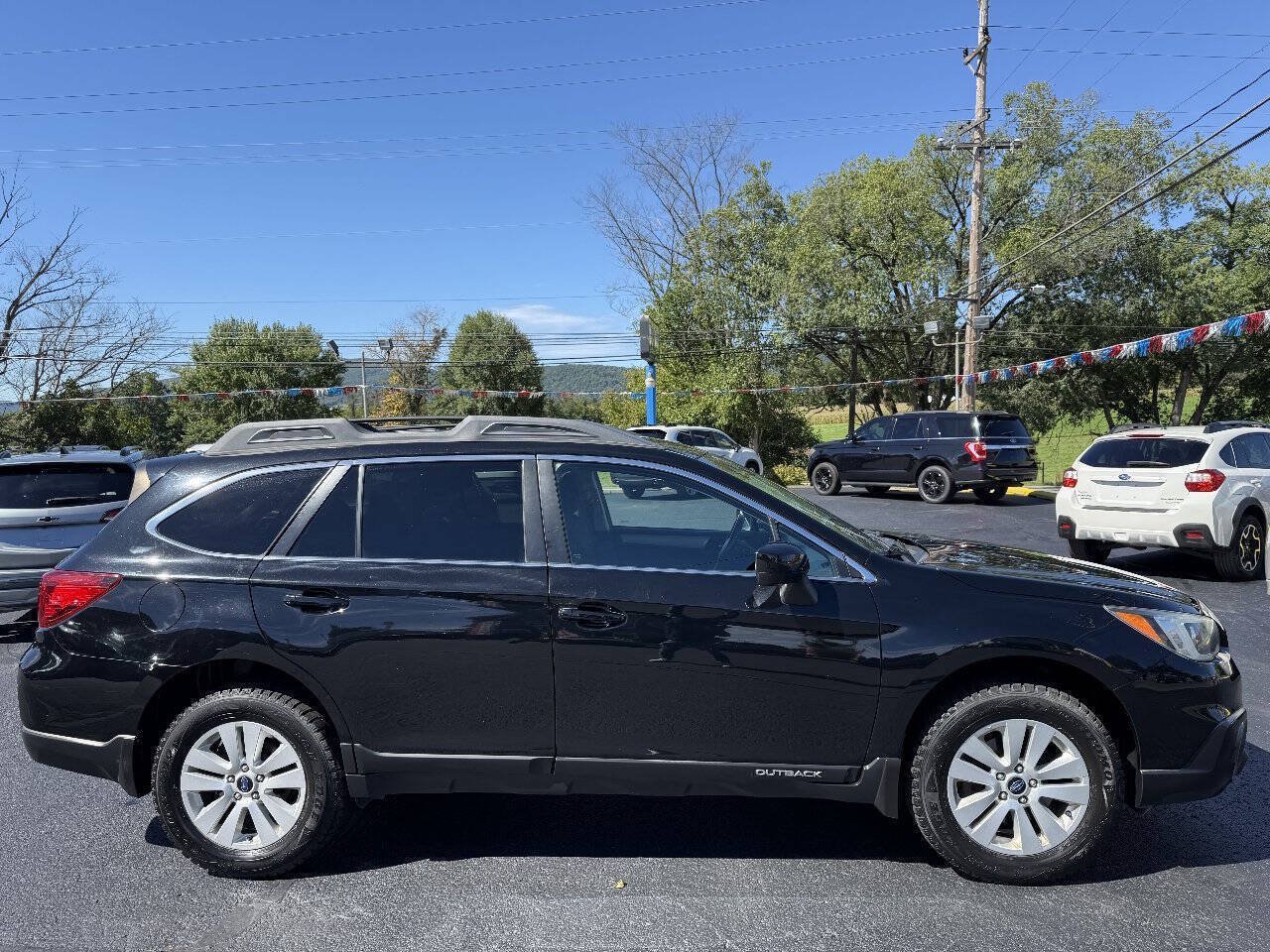 Used 2017 Subaru Outback 2.5i Premium AWD/4WD image 5