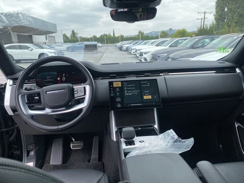 Used 2025 Land Rover Range Rover SE AWD/4WD image 12