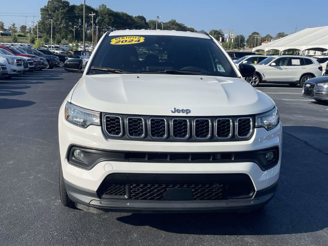 Used 2024 Jeep Compass Latitude AWD/4WD image 2