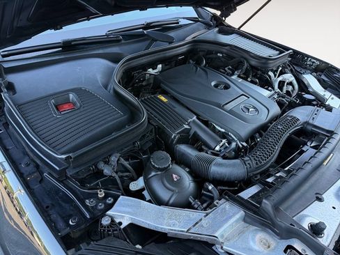 Used 2018 Mercedes-Benz GLC 300 4MATIC image 26