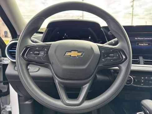 Used 2025 Chevrolet Trax LT image 16