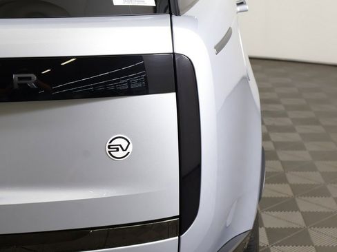 Used 2023 Land Rover Range Rover SV image 21
