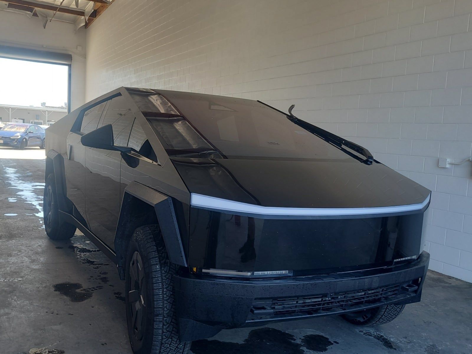 Used 2025 Tesla Cybertruck AWD Crew Cab image 1