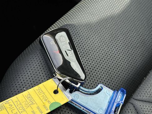 Used 2024 Volkswagen Atlas SEL Premium R-Line image 31