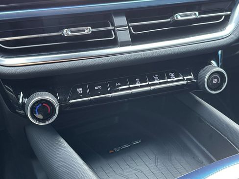 Used 2025 Chevrolet Equinox EV LT w/ Convenience Package image 29