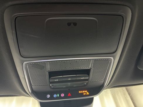 Used 2025 Chevrolet Traverse High Country image 21