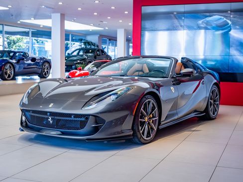 Used 2021 Ferrari 812 GTS image 4