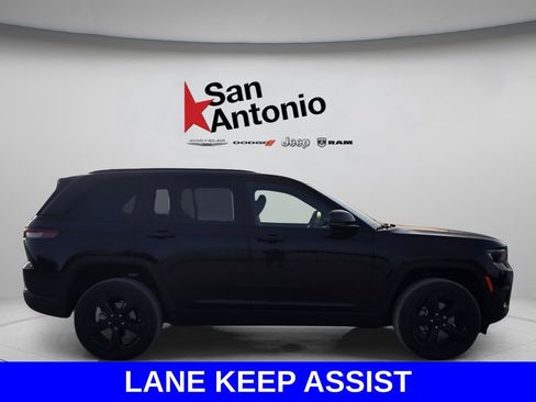 New 2025 Jeep Grand Cherokee Altitude RWD image 10