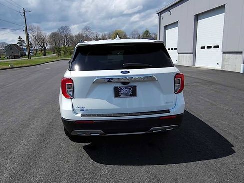Used 2022 Ford Explorer XLT w/ Equipment Group 202A AWD/4WD image 7