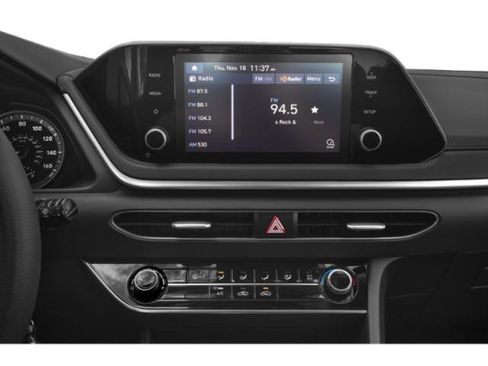Used 2022 Hyundai Sonata SE w/ Preferred Accessory Package FWD image 13