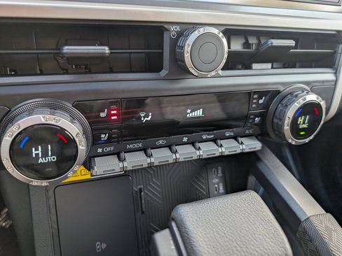 Used 2024 Toyota Tacoma TRD Off-Road image 26