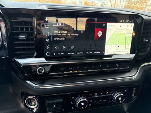 Used 2023 GMC Sierra 1500 SLT w/ SLT Premium Plus Package image 11