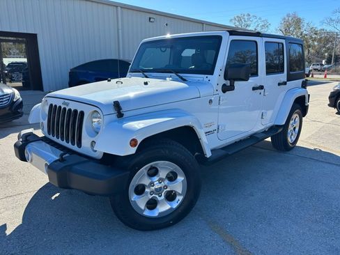 Used 2014 Jeep Wrangler Unlimited Sahara w/ Max Tow Package image 1