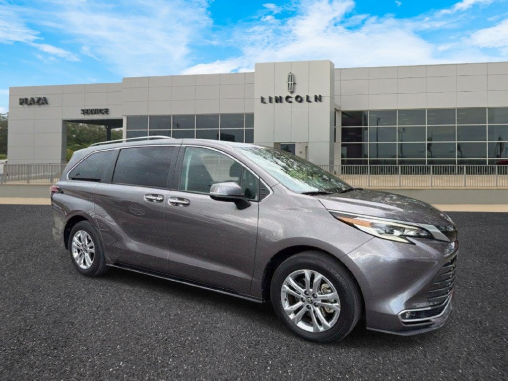 Used 2023 Toyota Sienna Platinum AWD/4WD image 1