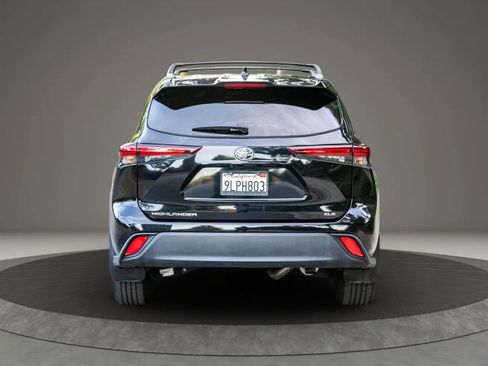 Used 2024 Toyota Highlander XLE image 5