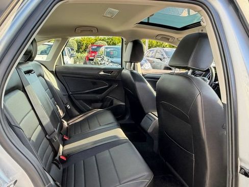Used 2022 Volkswagen Jetta SE FWD image 17