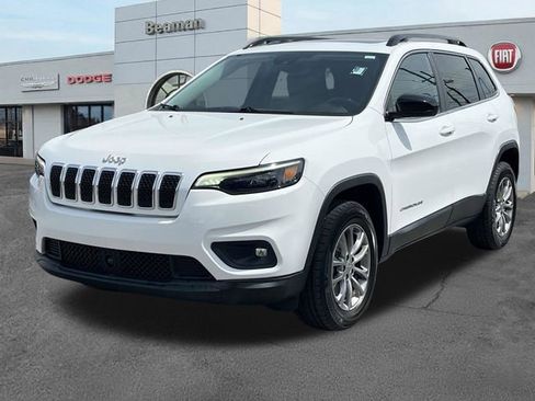 Used 2022 Jeep Cherokee Latitude Lux w/ Sun & Sound Group AWD/4WD image 3