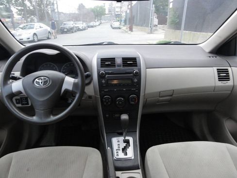 Used 2010 Toyota Corolla LE FWD image 29