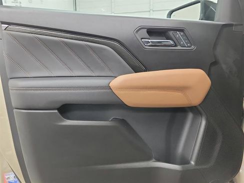 Used 2024 GMC Canyon AT4 w/ AT4 Premium Package image 16