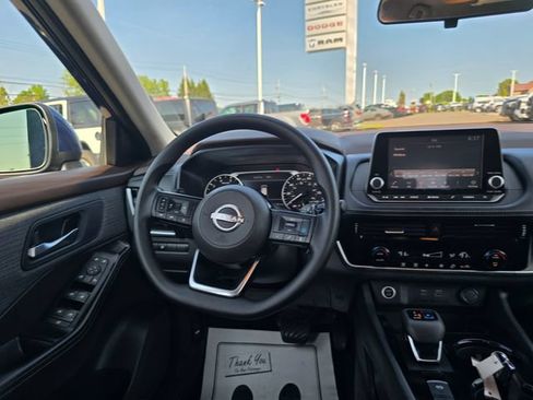 Used 2022 Nissan Rogue SV AWD/4WD image 13