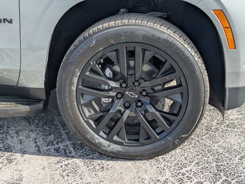 New 2026 Chevrolet Suburban Premier image 12