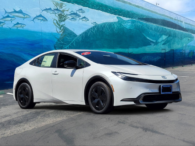 New 2027 Toyota Prius Plug-In Hybrid FWD image 1