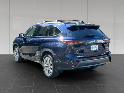 Used 2025 Toyota Highlander Limited AWD/4WD image 3
