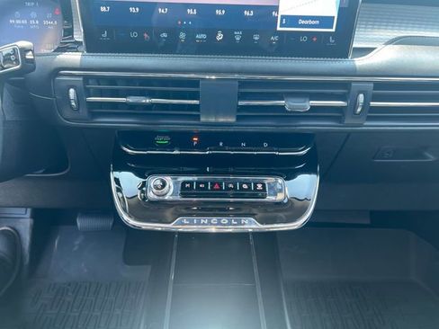 Used 2023 Lincoln Corsair FWD image 23