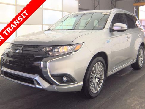 Used 2022 Mitsubishi Outlander 4WD Plug-In Hybrid image 1