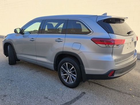 Used 2017 Toyota Highlander XLE image 3