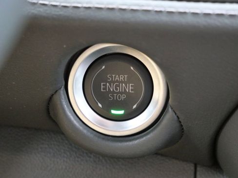 Used 2025 Chevrolet Suburban Z71 AWD/4WD image 48