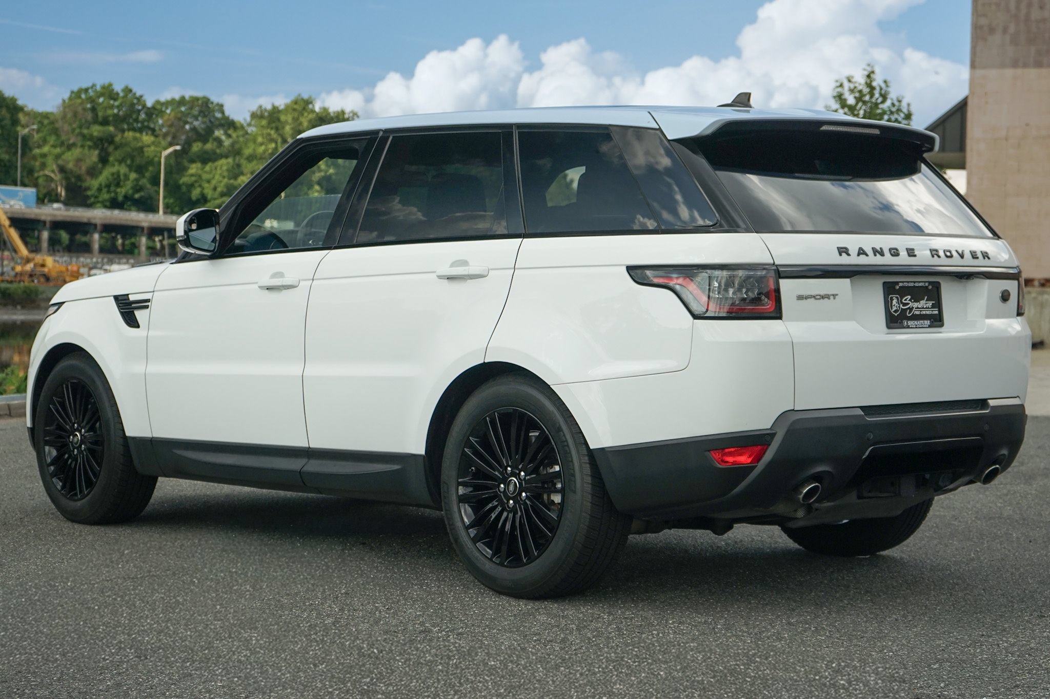 Used 2016 Land Rover Range Rover Sport SE AWD/4WD image 3