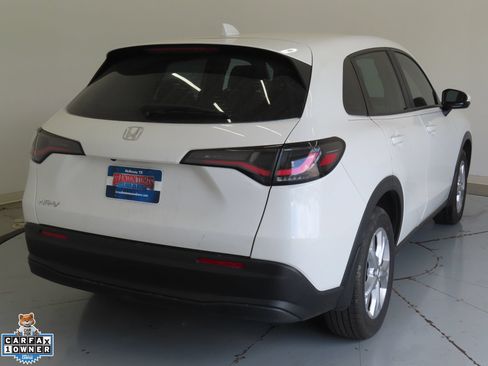 Used 2023 Honda HR-V LX image 3