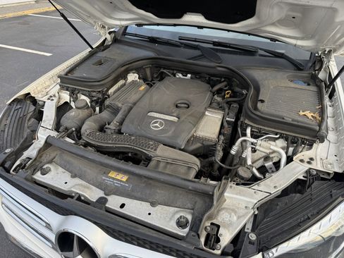 Used 2018 Mercedes-Benz GLC 300 4MATIC image 24