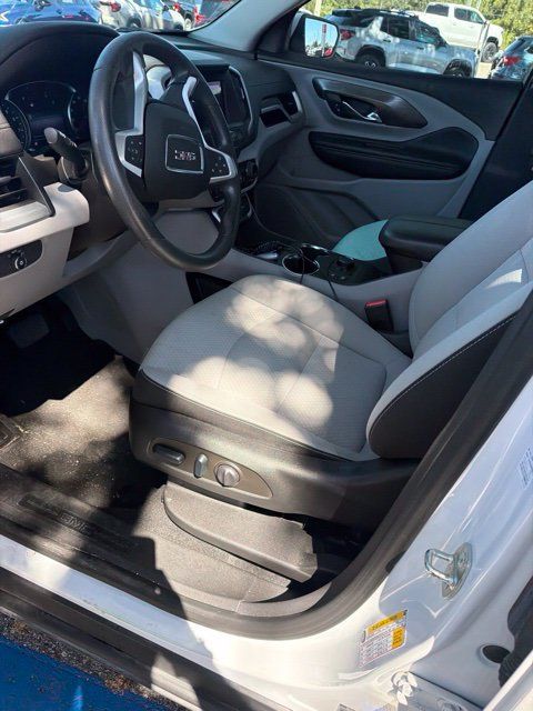 Used 2023 GMC Terrain SLE w/ Driver Convenience Package FWD image 3