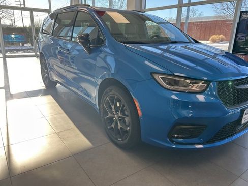 New 2026 Chrysler Pacifica Limited image 30