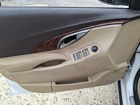Used 2013 Buick LaCrosse Leather w/ Entertainment Package FWD image 12