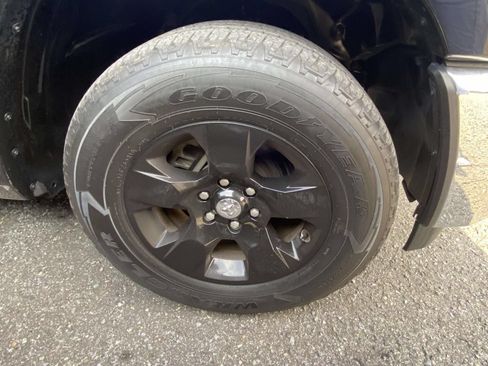 Used 2025 RAM 1500 Big Horn AWD/4WD image 8