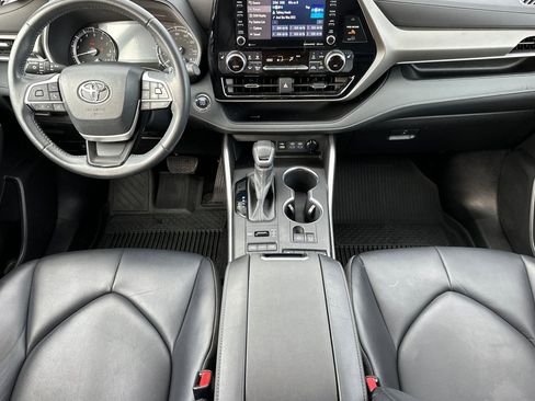 Used 2022 Toyota Highlander XLE image 14