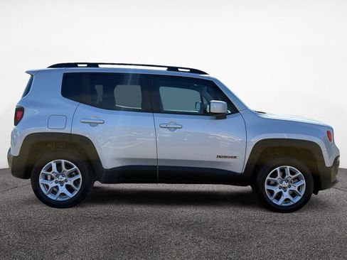 Used 2018 Jeep Renegade Latitude w/ Popular Equipment Group AWD/4WD image 6