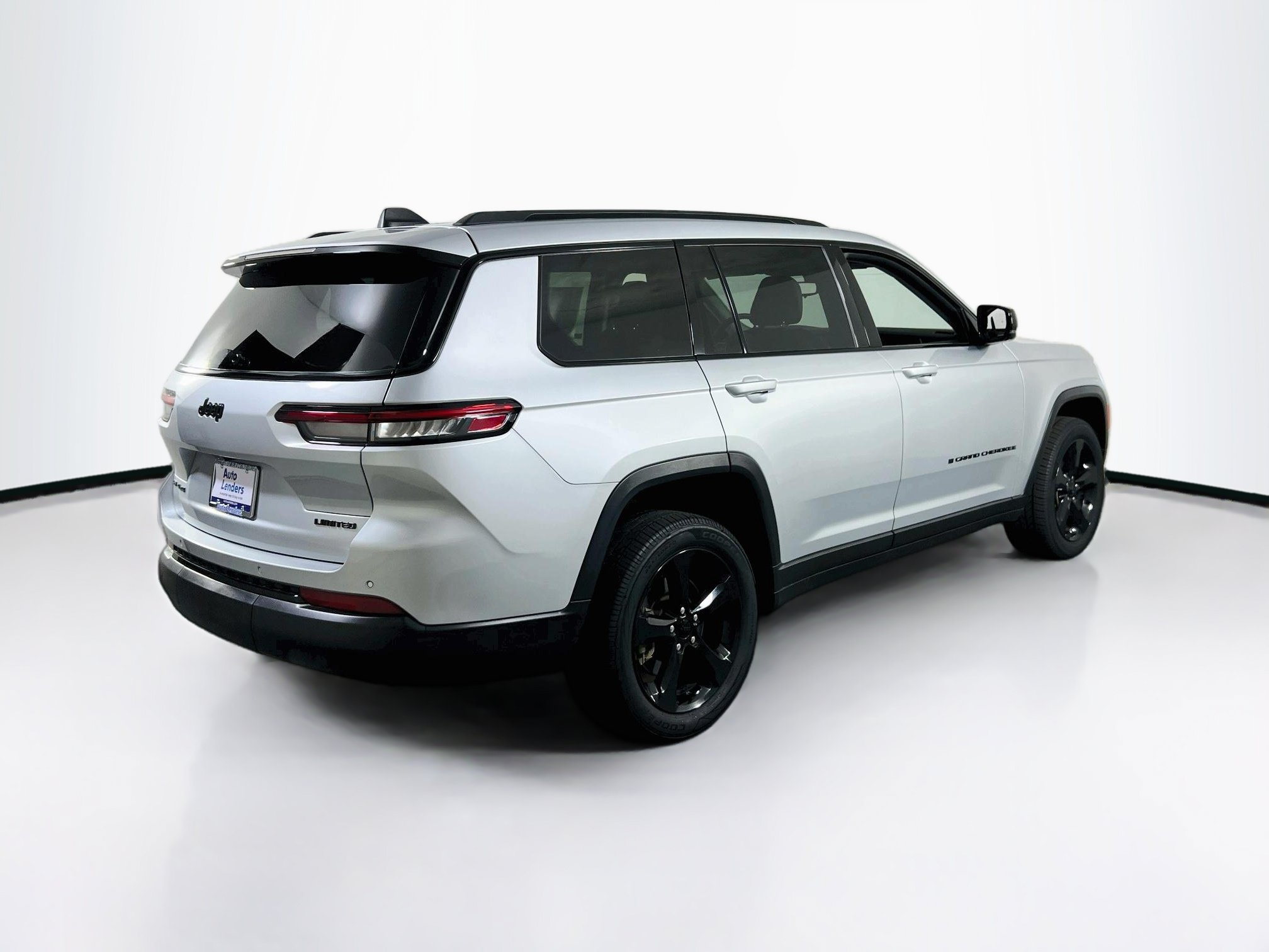 Used 2023 Jeep Grand Cherokee L Limited w/ Black Appearance Package AWD/4WD image 5