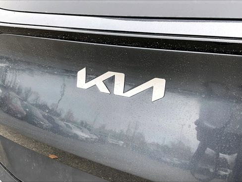 Used 2025 Kia Sportage EX image 8