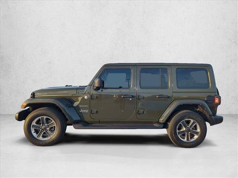 Used 2022 Jeep Wrangler Unlimited Sahara AWD/4WD image 5