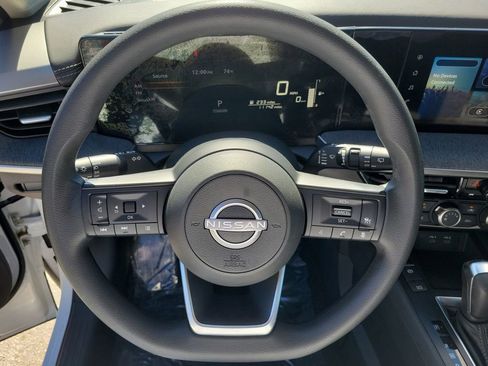 Certified 2025 Nissan Kicks SV image 27