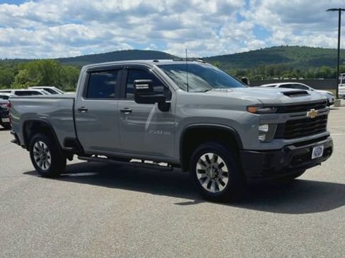 Used 2025 Chevrolet Silverado 2500 Custom AWD/4WD image 2