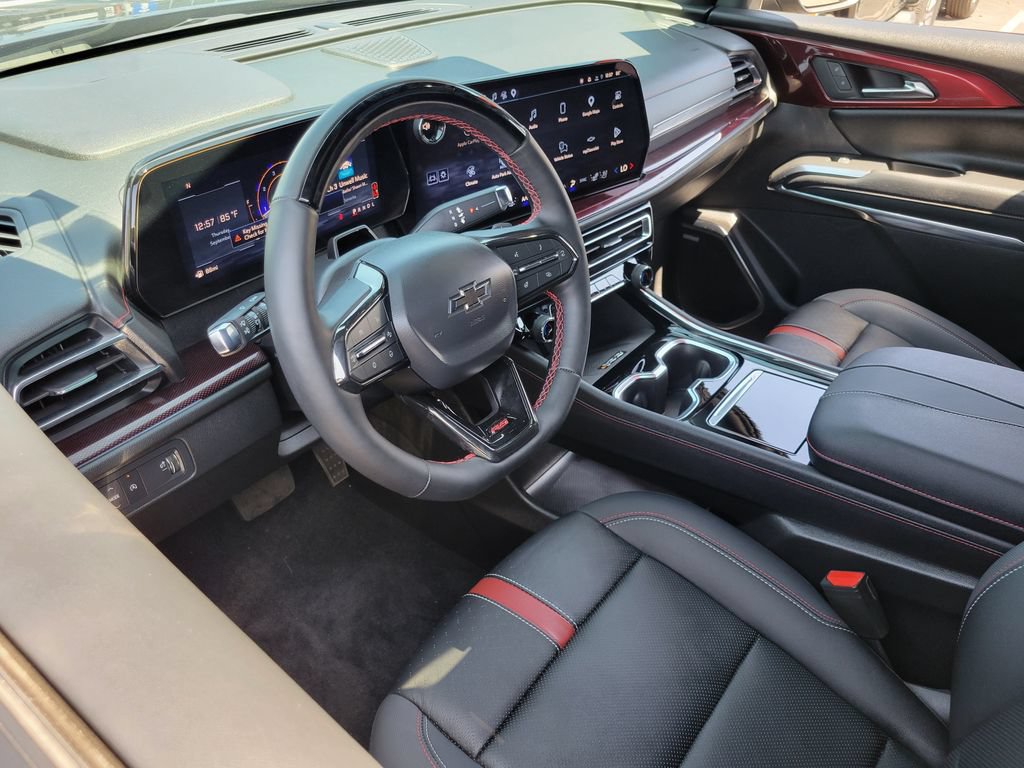 Used 2025 Chevrolet Traverse RS w/ LPO, Floor Liner Package FWD image 3