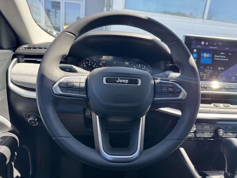 Certified 2022 Jeep Compass Latitude AWD/4WD image 12